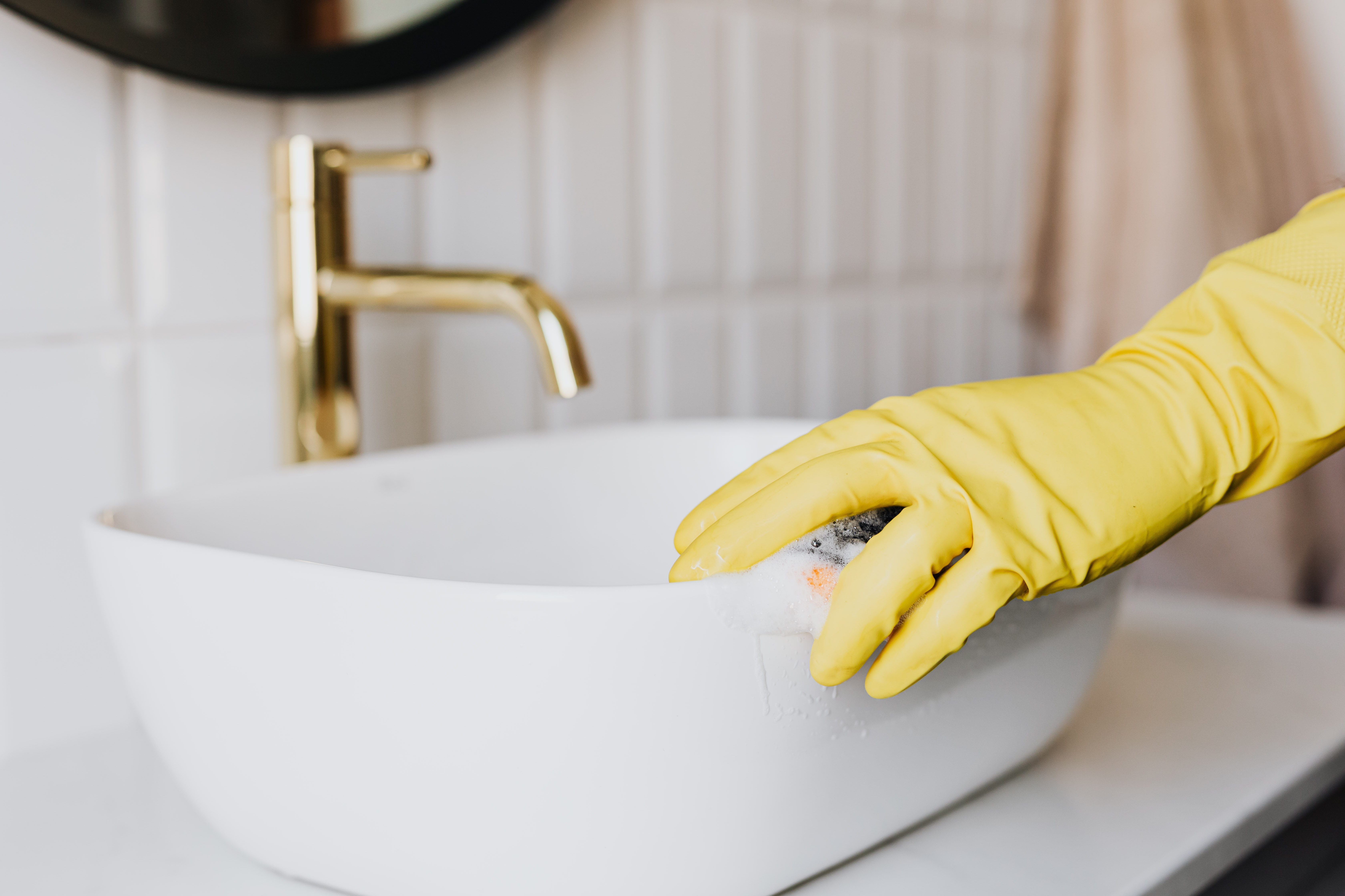 Éliminer les traces de moisissures dans la salle de bain